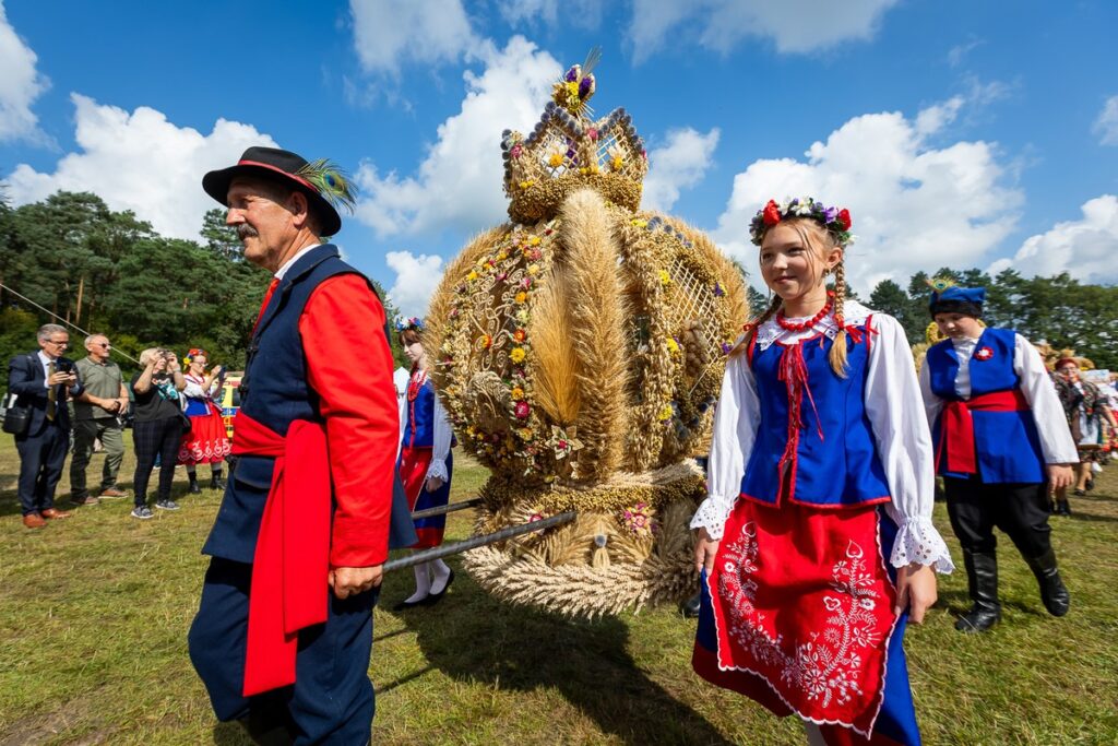 Zwycięski wieniec dożynkowy z sołectwa Kłopot